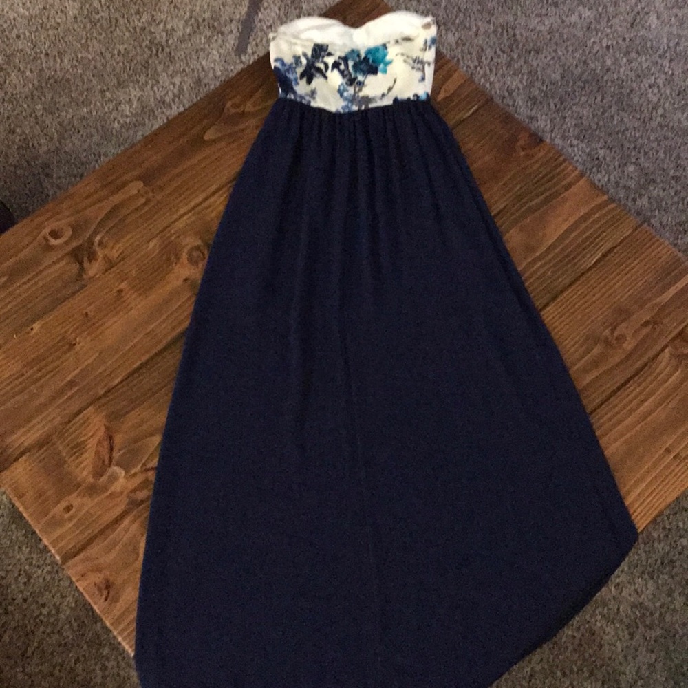 Dress - Picture 2 of 4